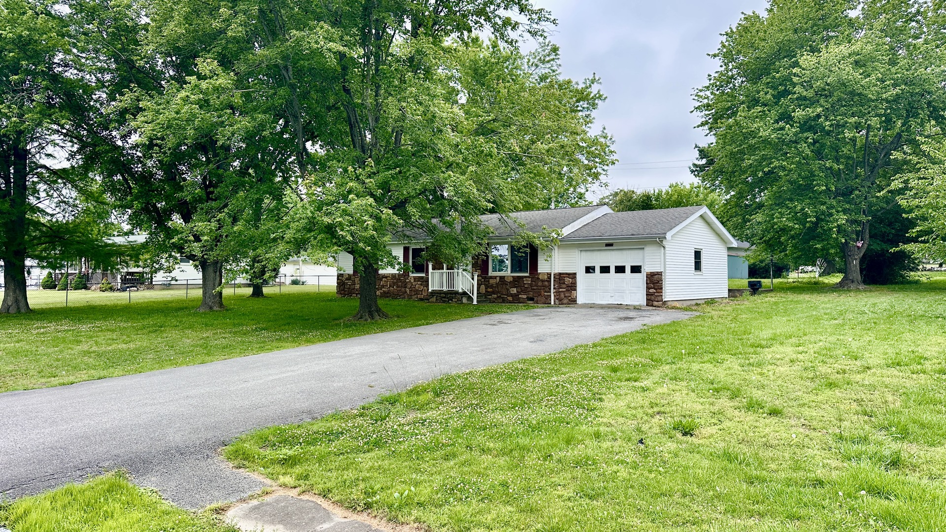 Homes for sale in Thompsonville, IL | 21773 Illinois Ave, Thompsonville, IL 62890 | MLS# 12657768