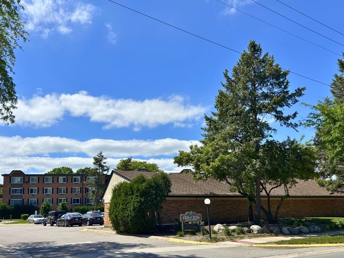 Homes for sale in Arlington Heights, IL | 1206 New Wilke Rd #206, Arlington Heights, IL 60005 | MLS# 12658056