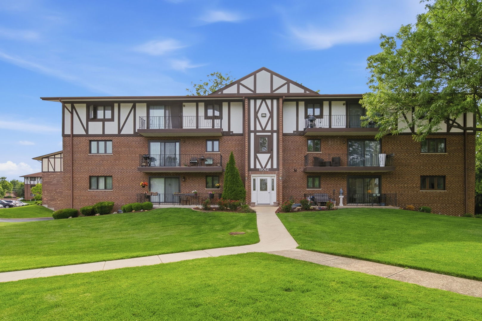 Homes for sale in Palos Hills, IL | 11012 S Theresa Cir #1C, Palos Hills, IL 60465 | MLS# 12658186