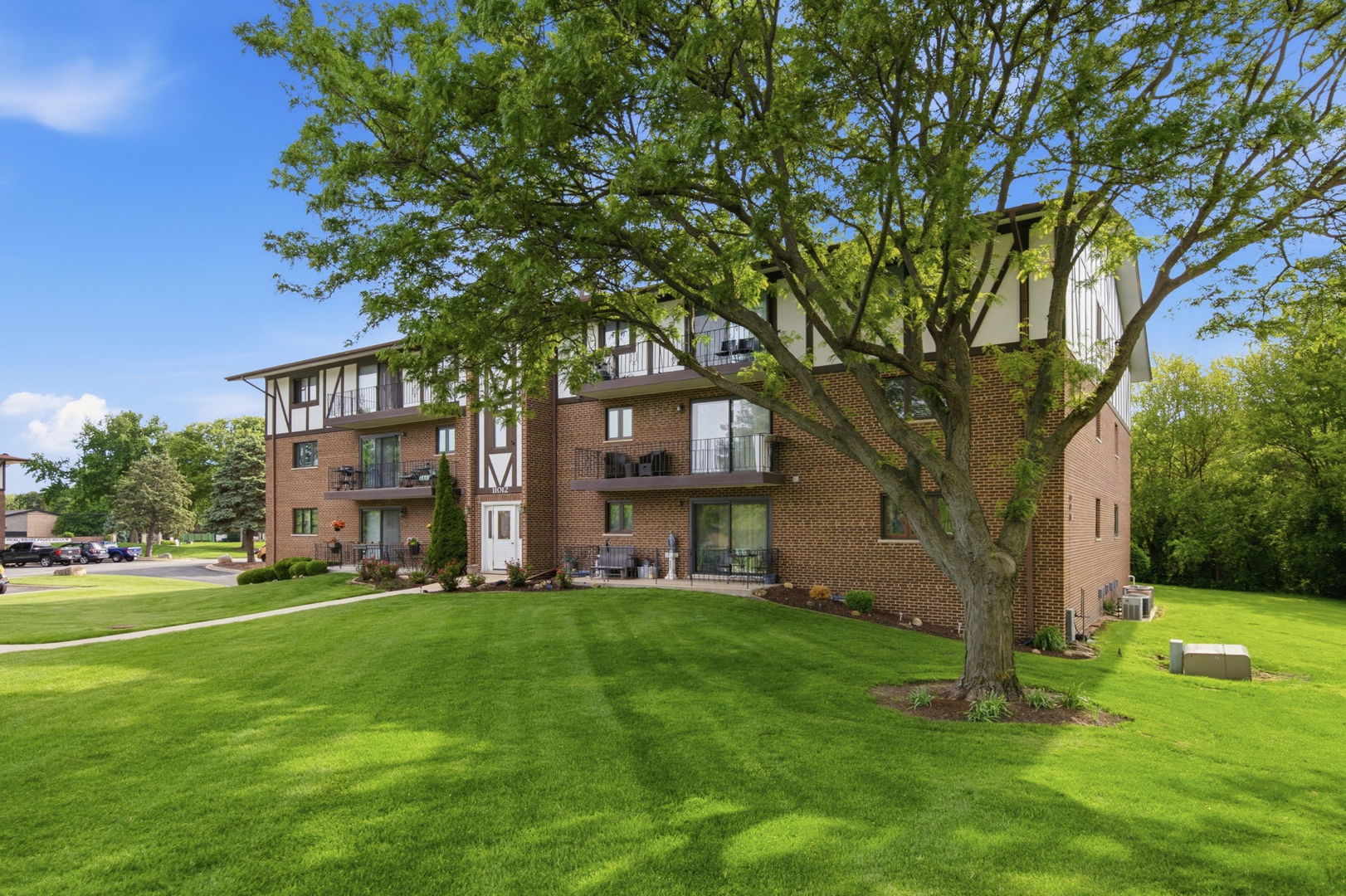 Homes for sale in Palos Hills, IL | 11012 S Theresa Cir #1C, Palos Hills, IL 60465 | MLS# 12658186