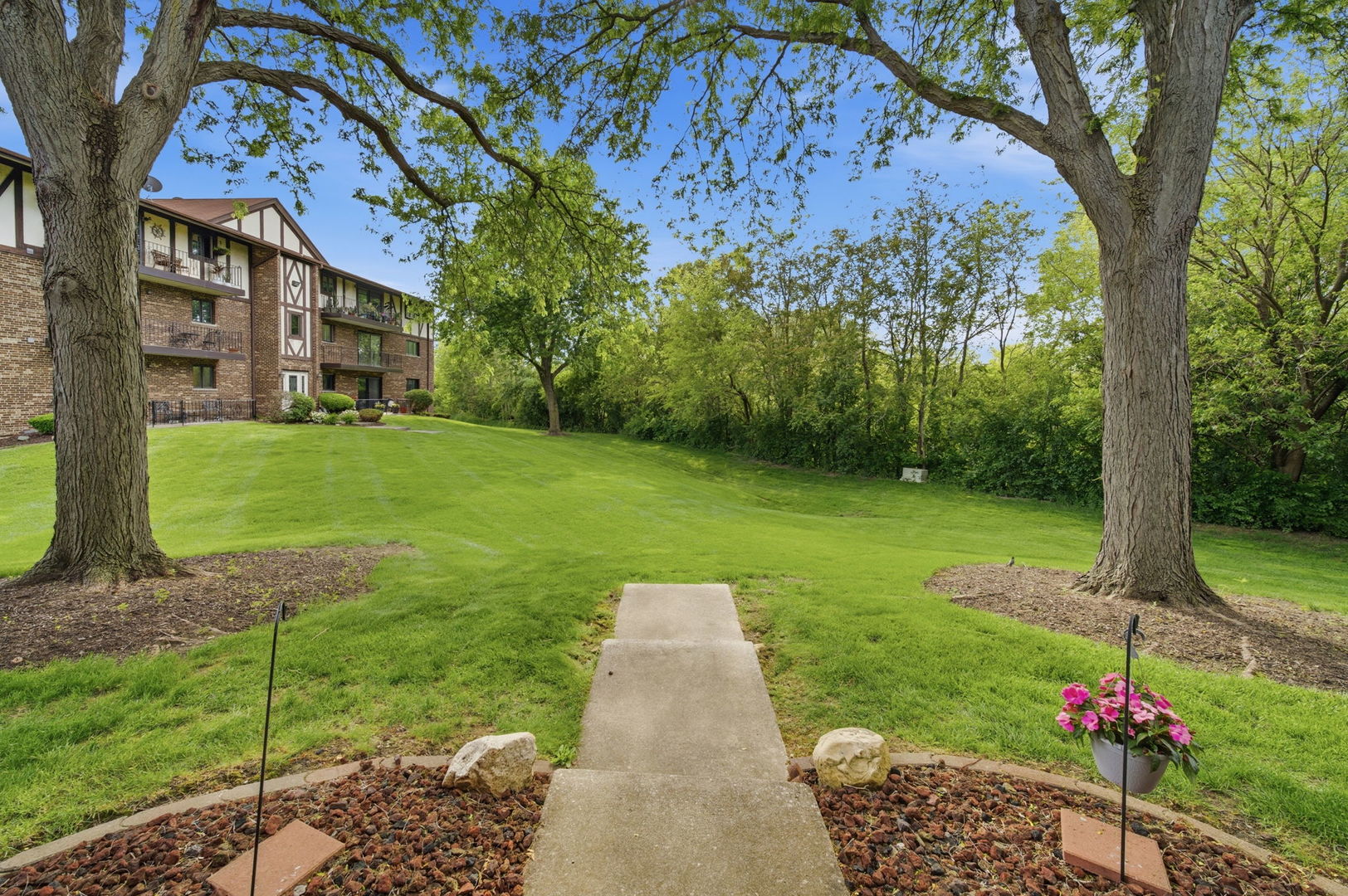 Homes for sale in Palos Hills, IL | 11012 S Theresa Cir #1C, Palos Hills, IL 60465 | MLS# 12658186