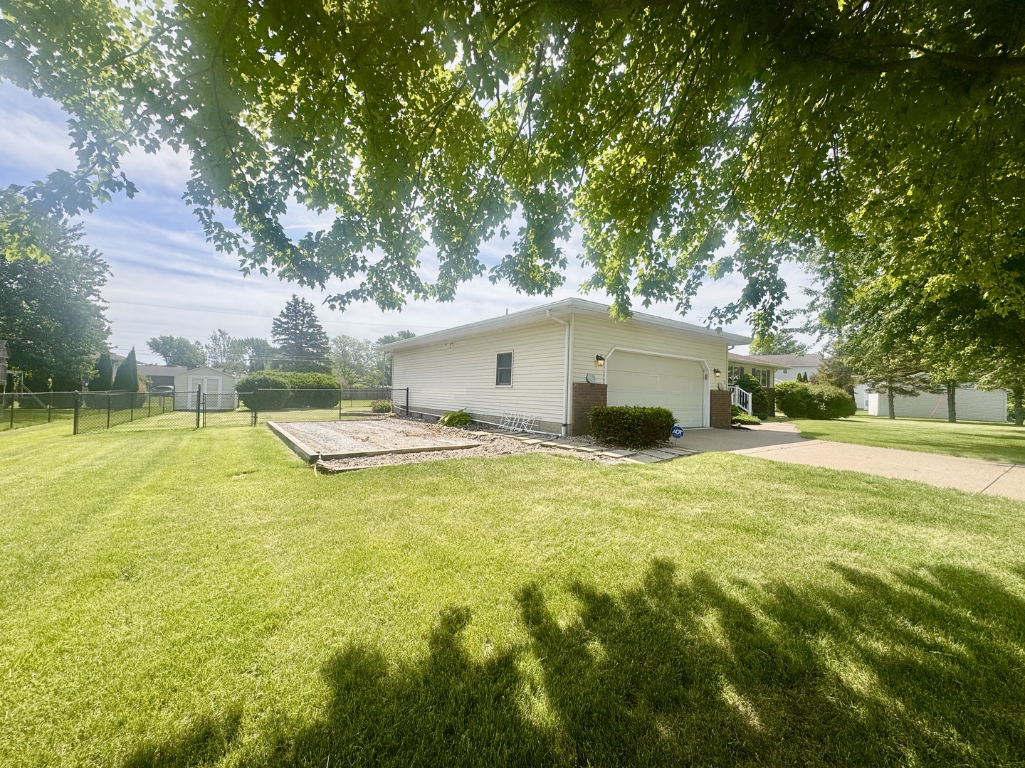 Homes for sale in Milan, IL | 11603 1st St, Milan, IL 61264 | MLS# 12658256