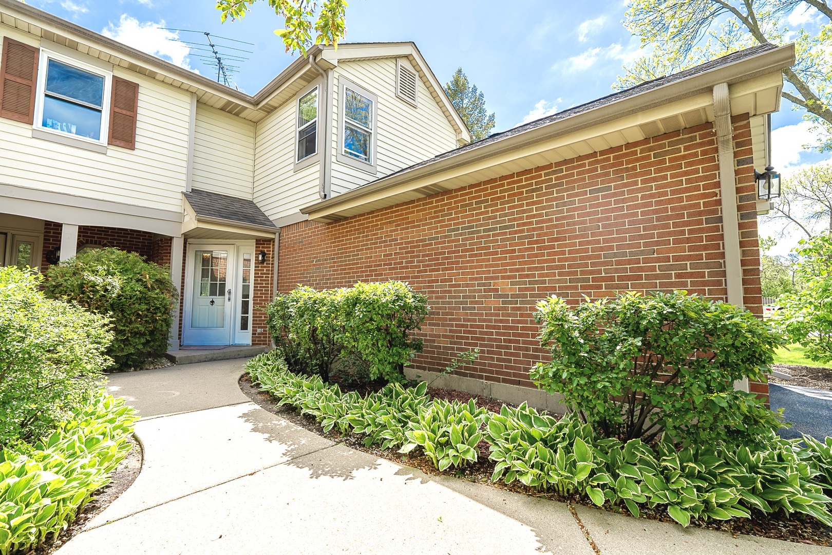 Homes for sale in Arlington Heights, IL | 514 E Windgate Ct #2D5, Arlington Heights, IL 60005 | MLS# 12658289