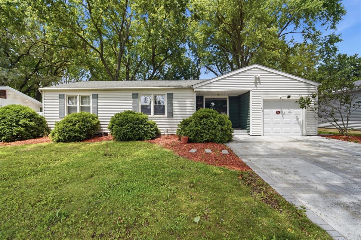 Homes for sale in Bloomington, IL | 1824 E Lafayette St, Bloomington, IL 61701 | MLS# 12658372