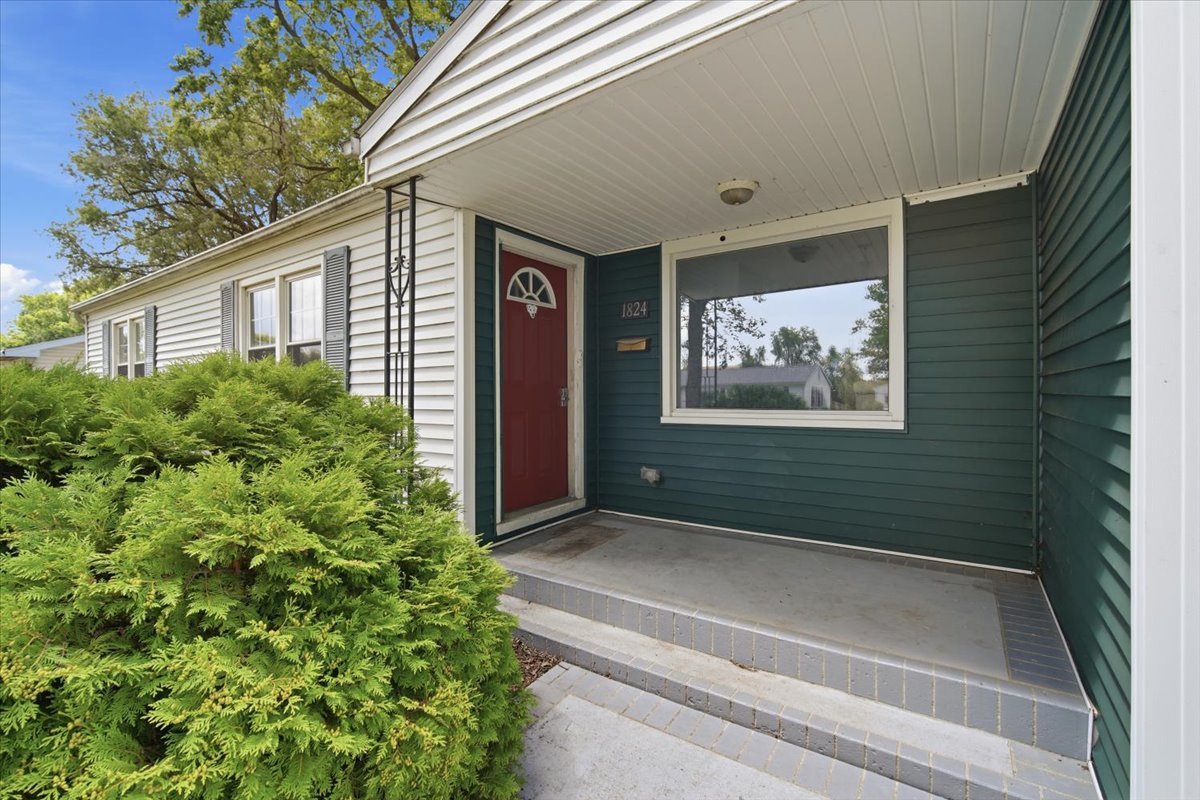 Homes for sale in Bloomington, IL | 1824 E Lafayette St, Bloomington, IL 61701 | MLS# 12658372