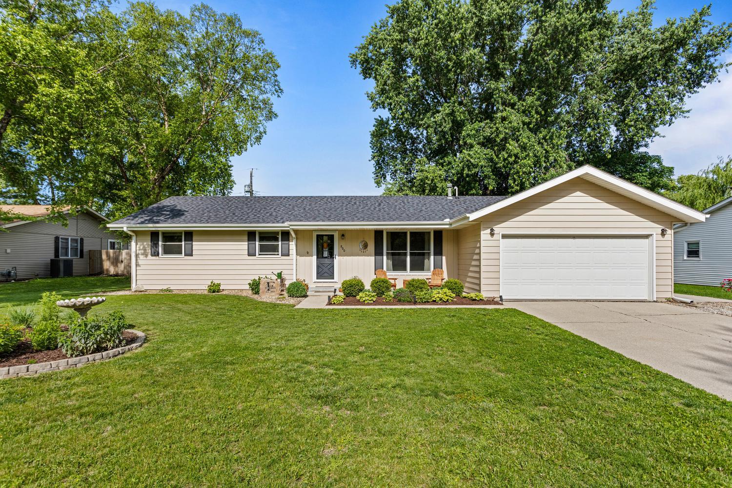 Homes for sale in Monticello, IL | 800 Van Buren St, Monticello, IL 61856 | MLS# 12658421