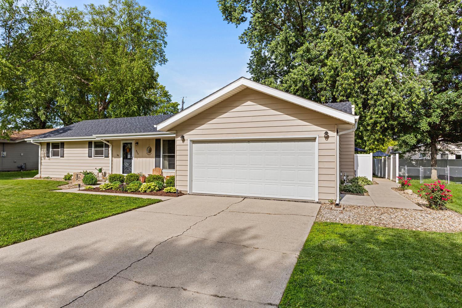 Homes for sale in Monticello, IL | 800 Van Buren St, Monticello, IL 61856 | MLS# 12658421