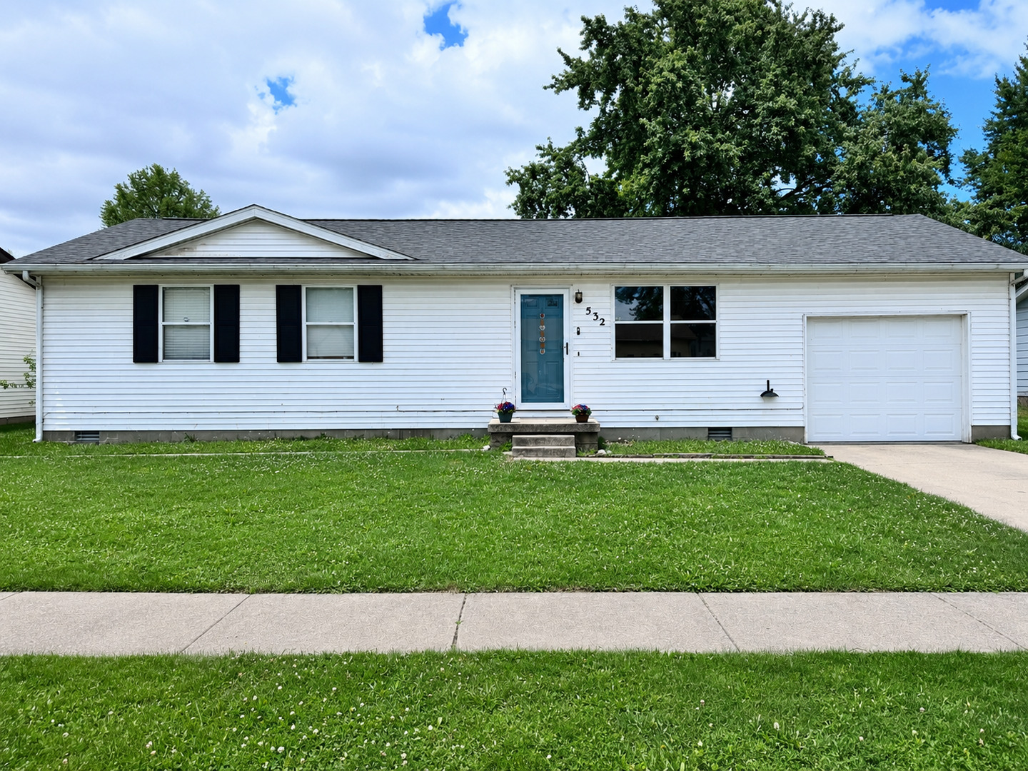 Homes for sale in Centralia, IL | 532 Kristy Dr, Centralia, IL 62801 | MLS# 12658428