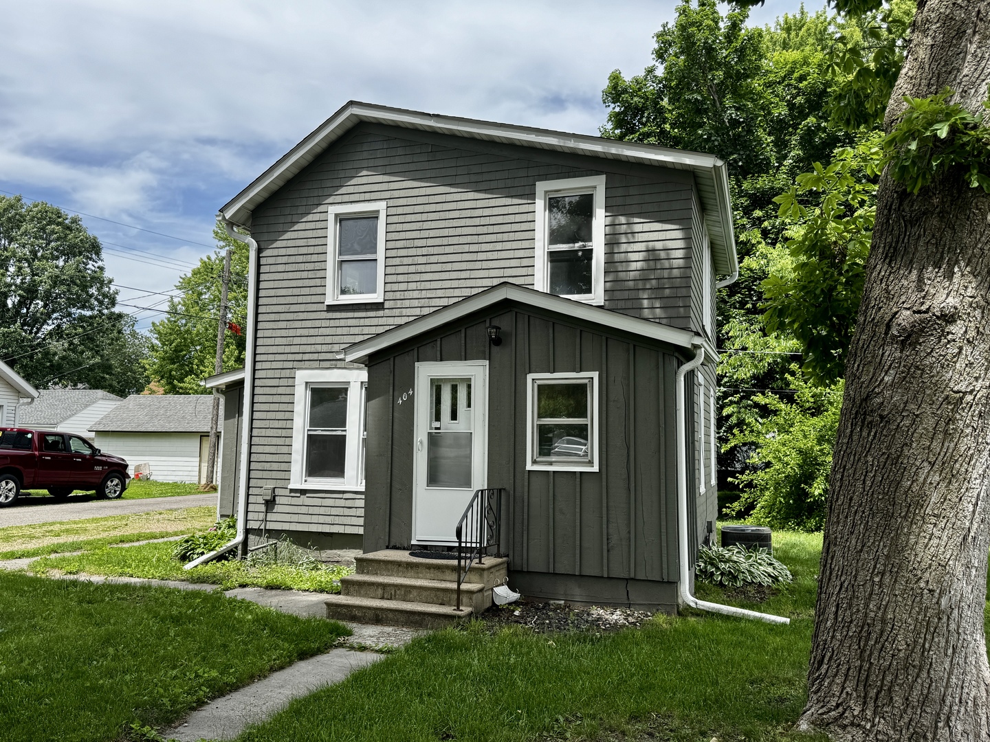 Homes for sale in Mendota, IL | 404 4th St, Mendota, IL 61342 | MLS# 12658720