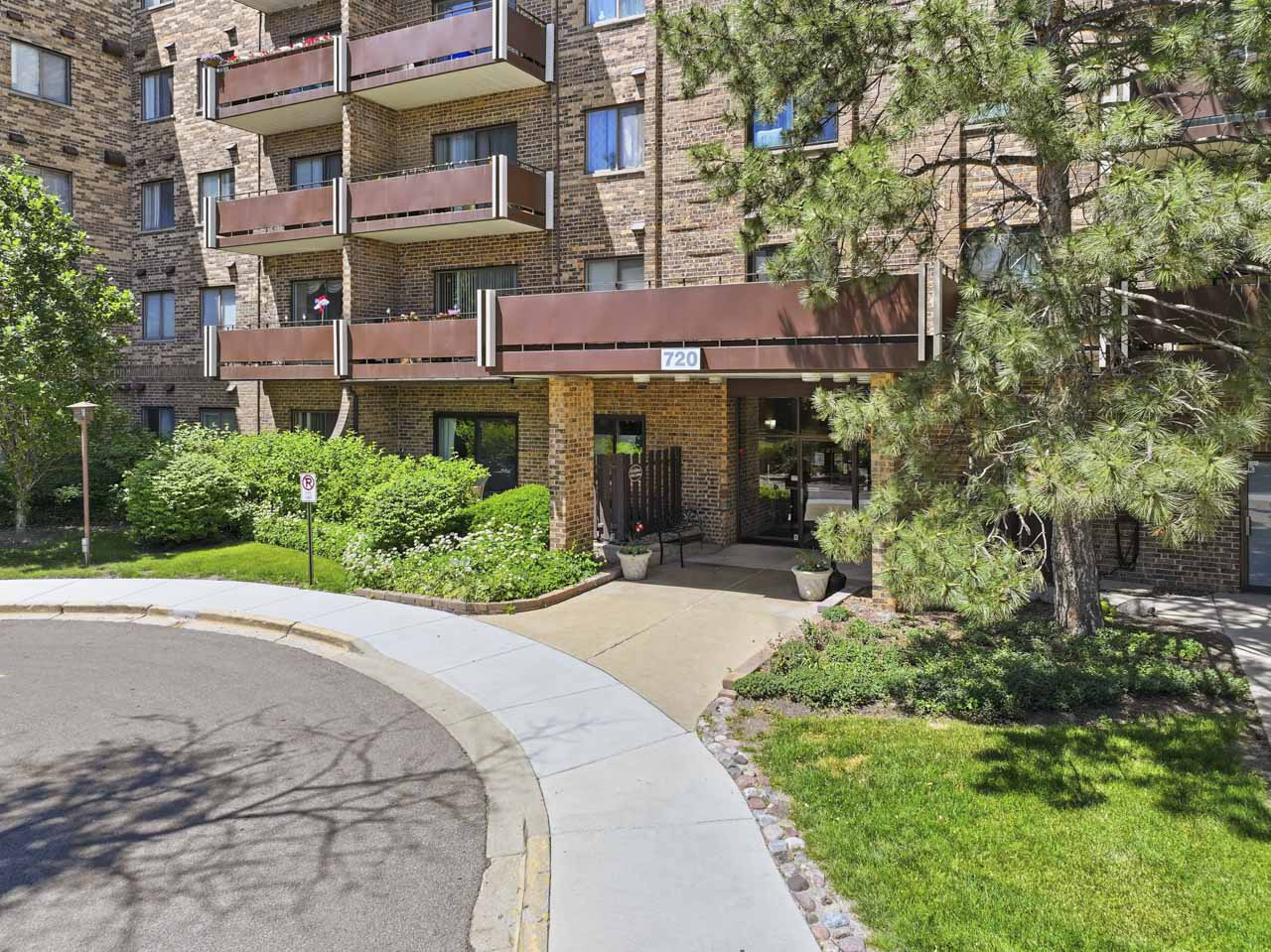 Homes for sale in Elk Grove Village, IL | 720 Wellington Ave #509, Elk Grove Village, IL 60007 | MLS# 12658858