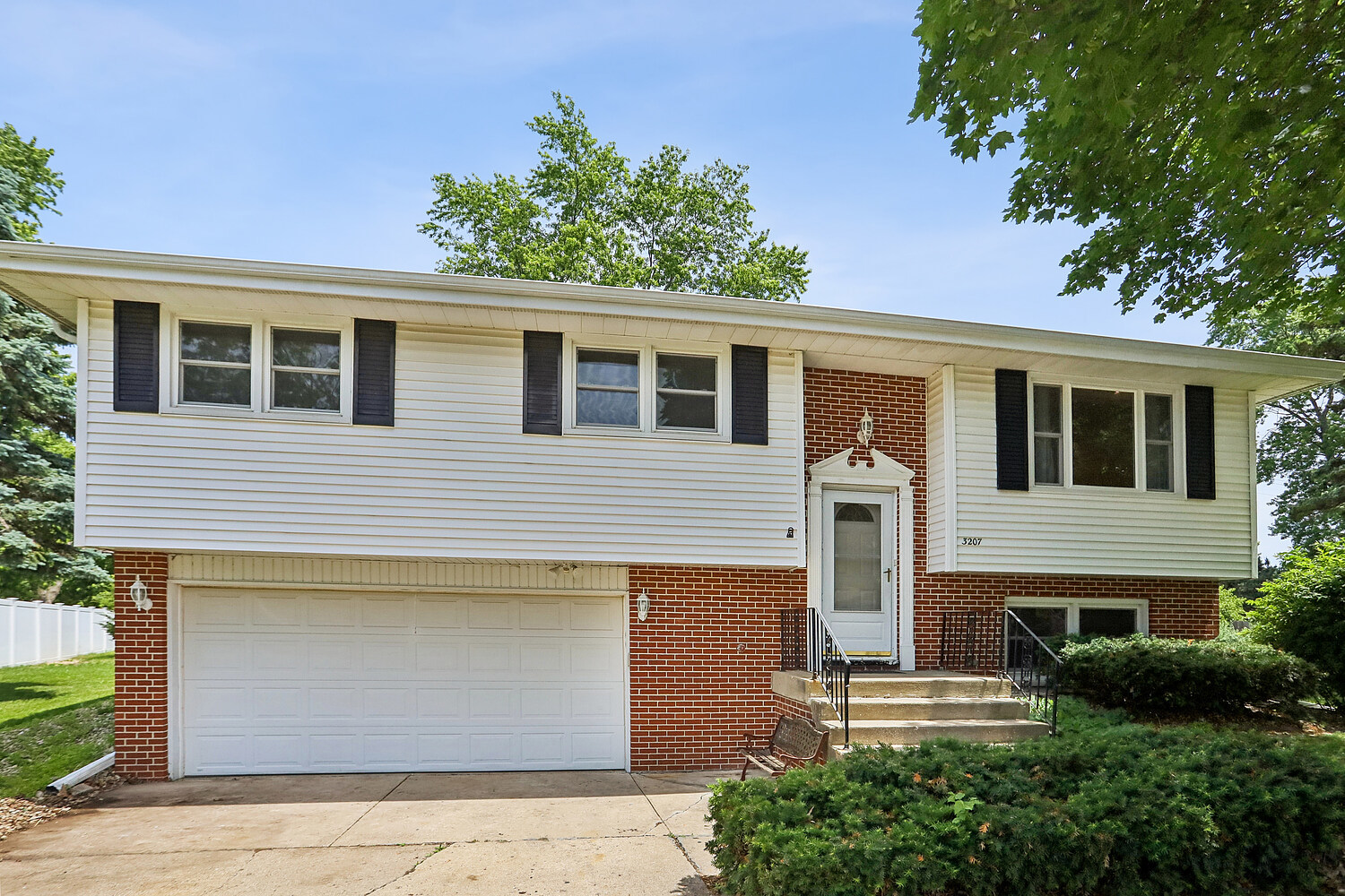 Homes for sale in Joliet, IL | 3207 Indianwood Ln, Joliet, IL 60431 | MLS# 12659127