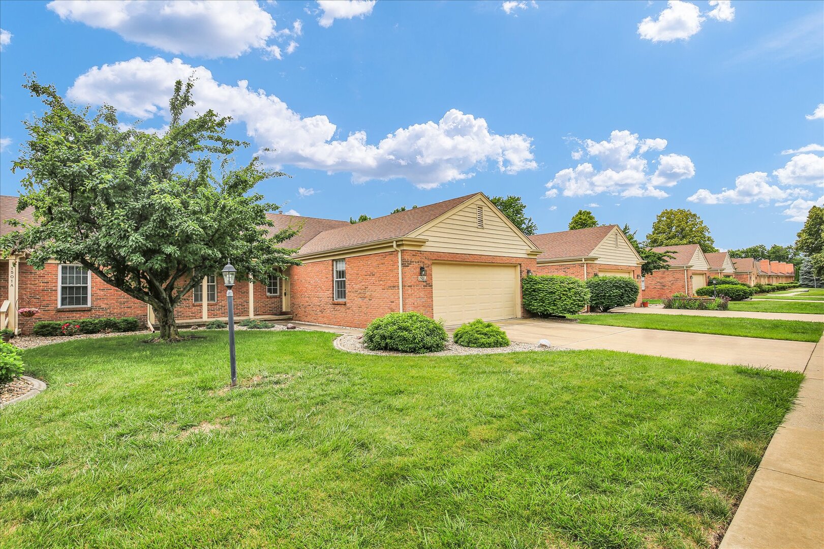 Homes for sale in Champaign, IL | 1501 Broadmoor Dr #B, Champaign, IL 61821 | MLS# 12659160