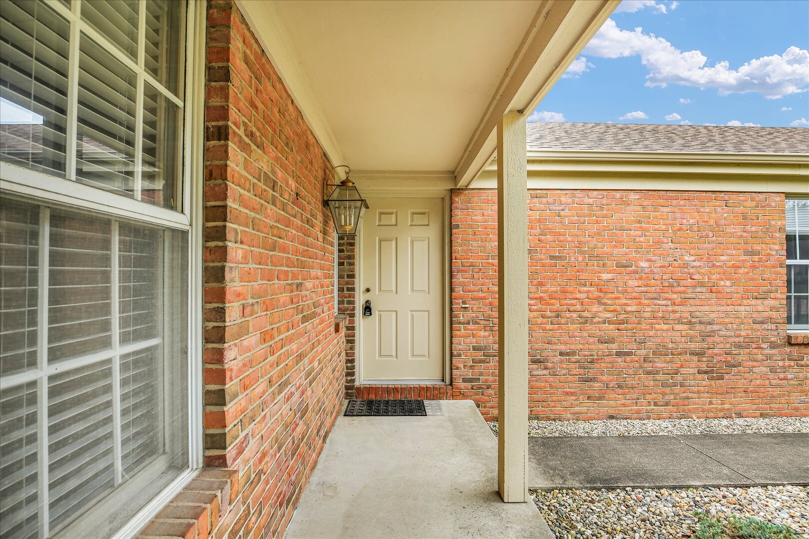 Homes for sale in Champaign, IL | 1501 Broadmoor Dr #B, Champaign, IL 61821 | MLS# 12659160