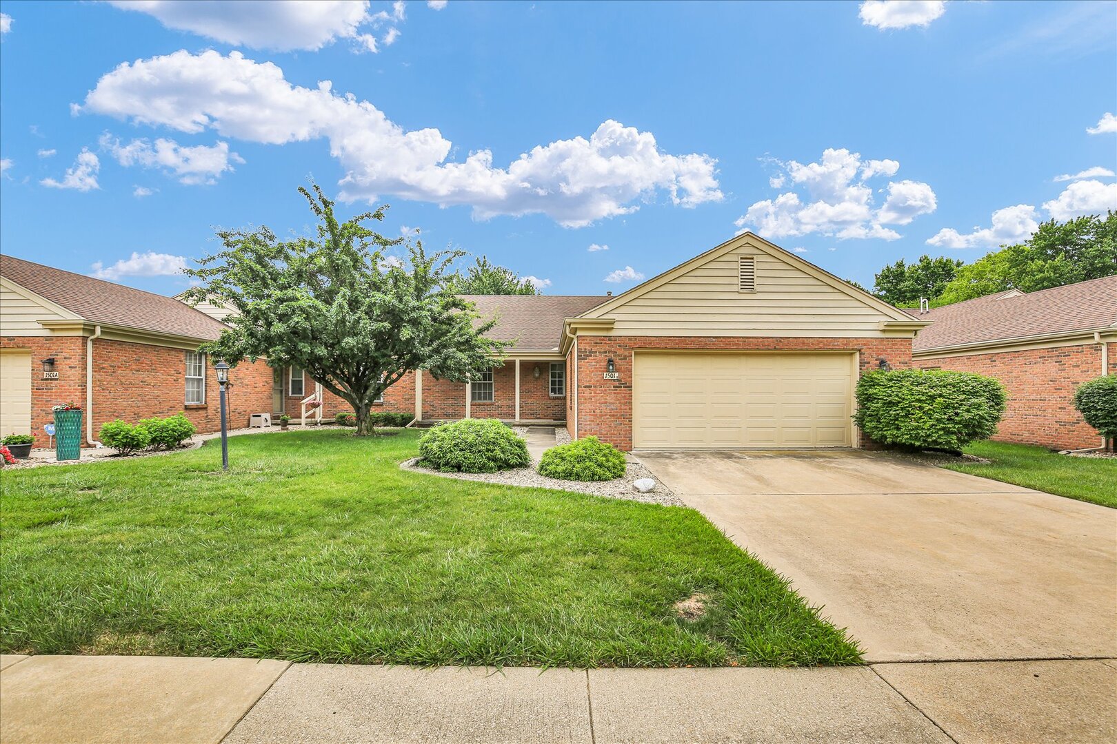 Homes for sale in Champaign, IL | 1501 Broadmoor Dr #B, Champaign, IL 61821 | MLS# 12659160