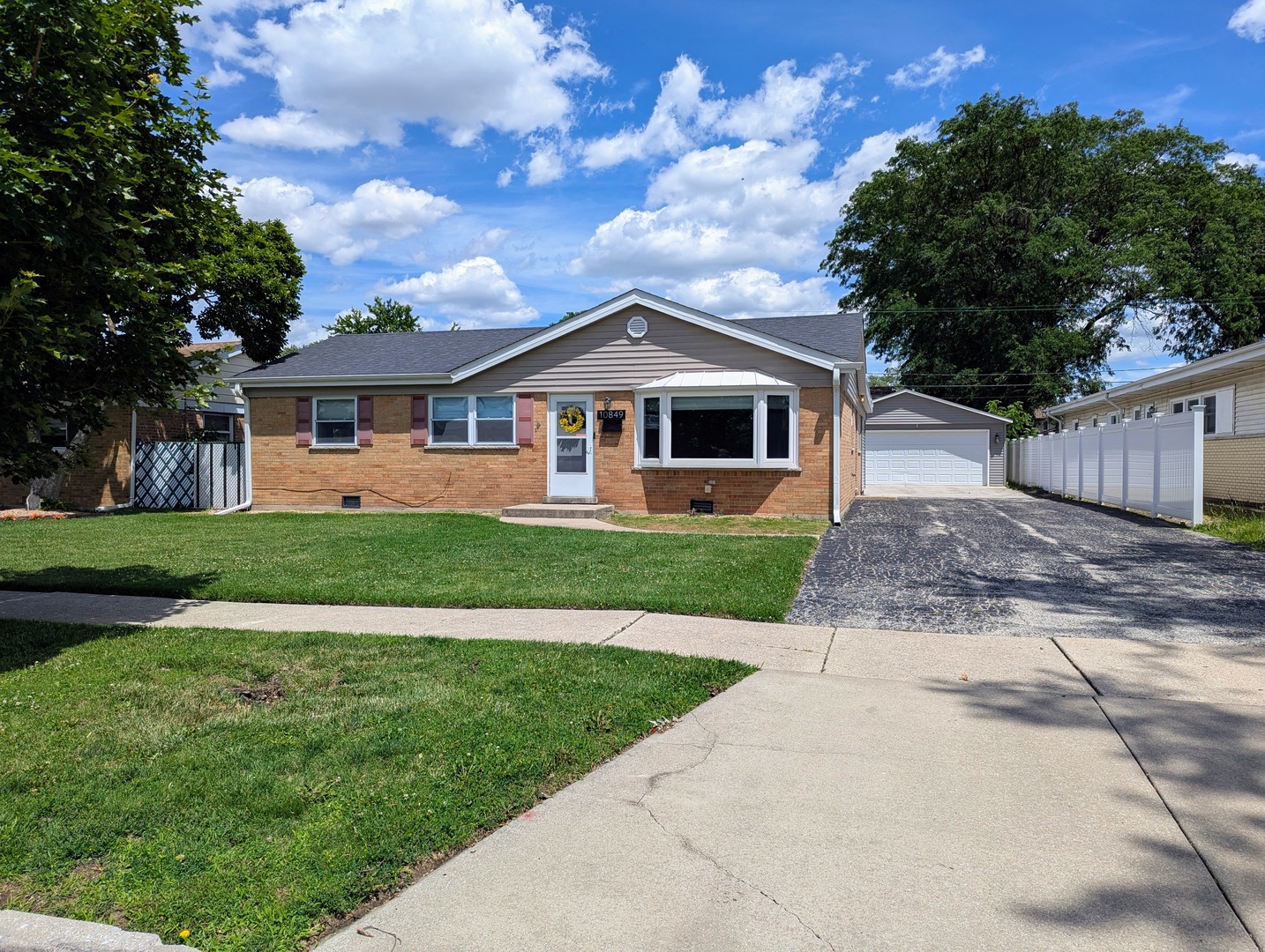Homes for sale in Chicago Ridge, IL | 10849 Moody Ave, Chicago Ridge, IL 60415 | MLS# 12659235