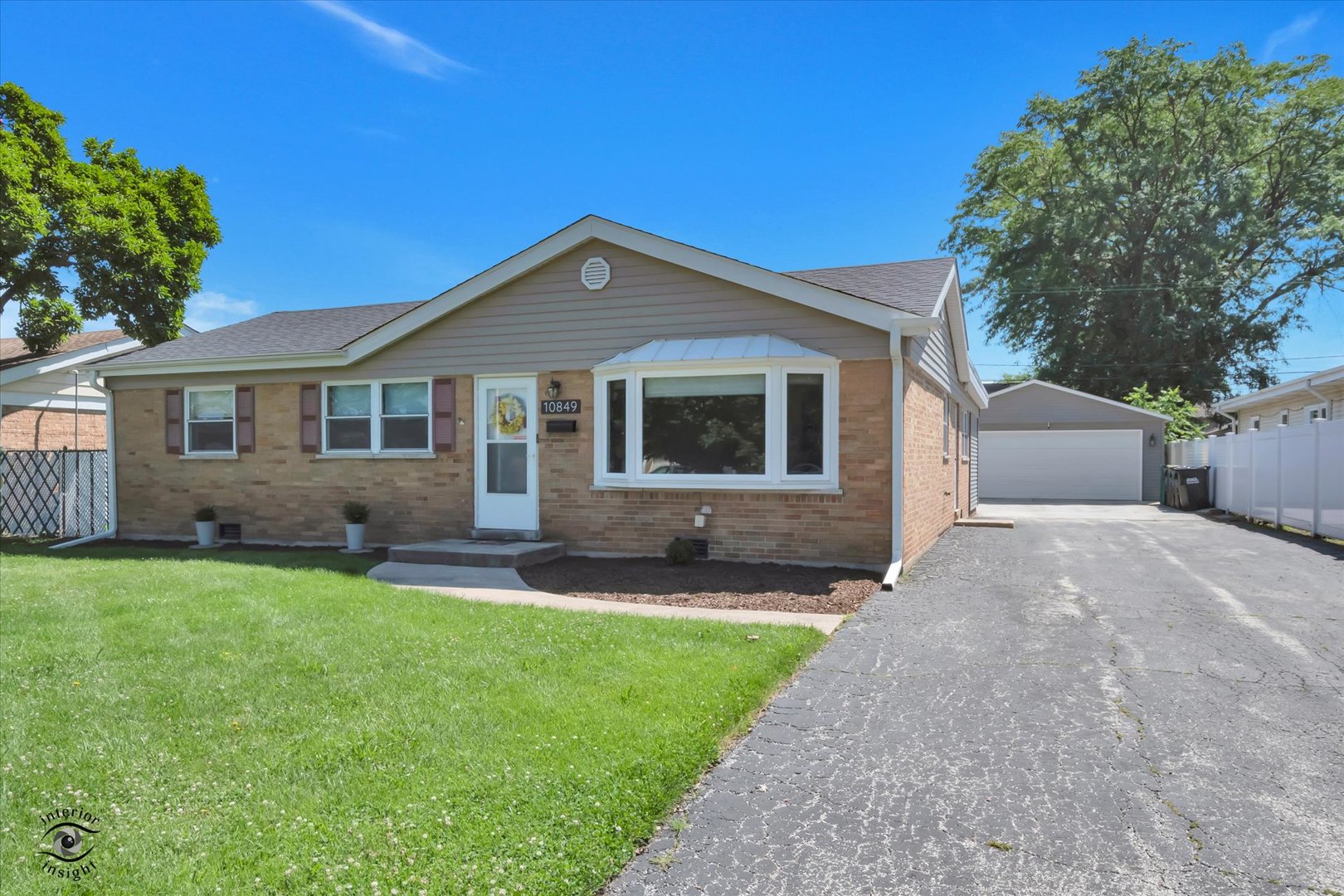 Homes for sale in Chicago Ridge, IL | 10849 Moody Ave, Chicago Ridge, IL 60415 | MLS# 12659235