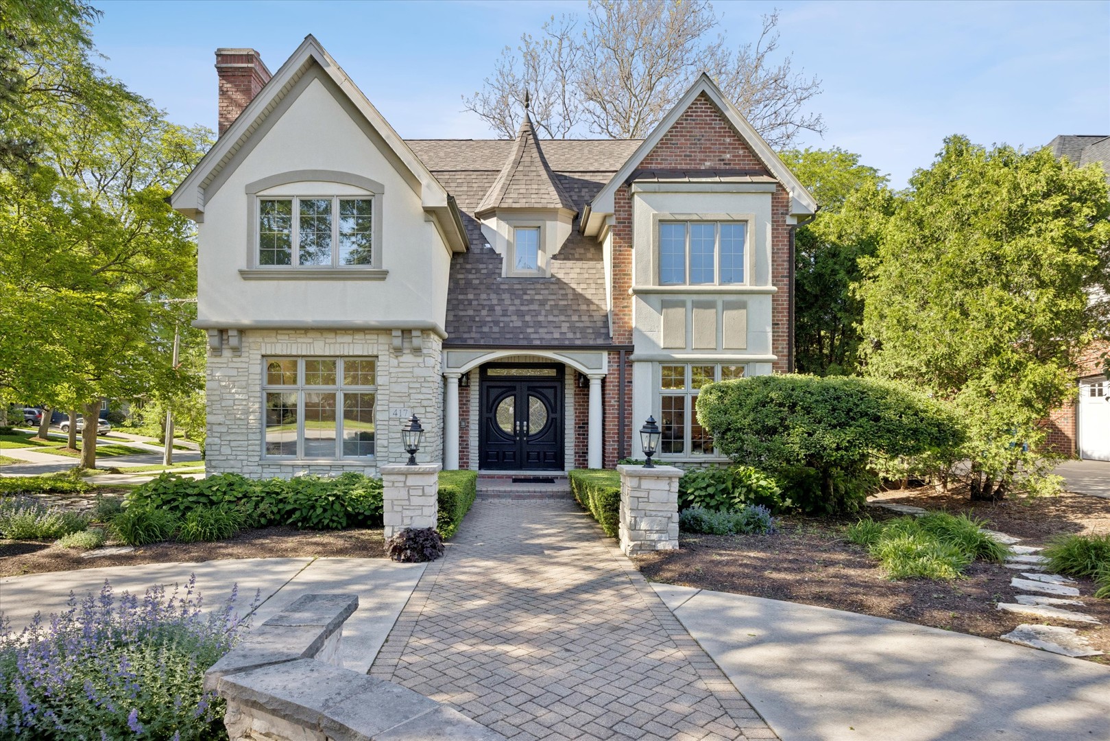 Homes for sale in Hinsdale, IL | 417 W 9th St, Hinsdale, IL 60521 | MLS# 12659339