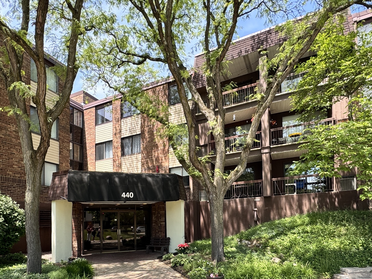 Homes for sale in Glen Ellyn, IL | 440 Raintree Ct #3G, Glen Ellyn, IL 60137 | MLS# 12659710