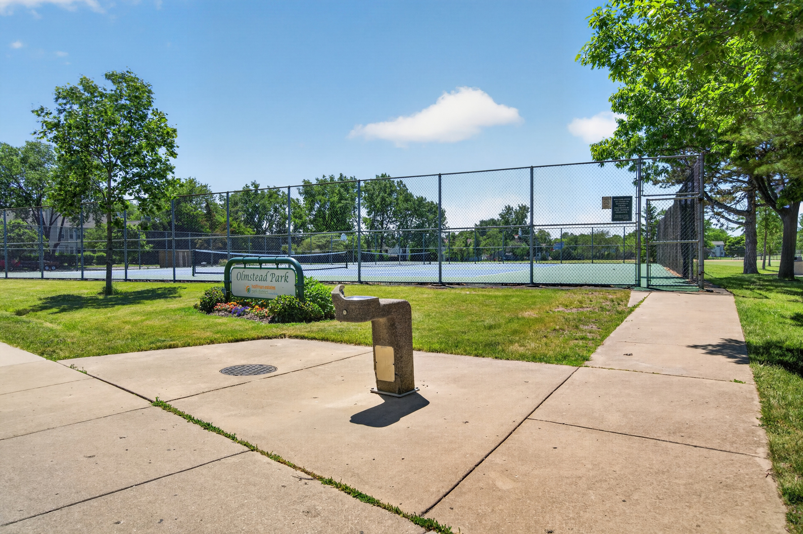 Homes for sale in Hoffman Estates, IL | 1485 Westbury Dr, Hoffman Estates, IL 60192 | MLS# 12659834