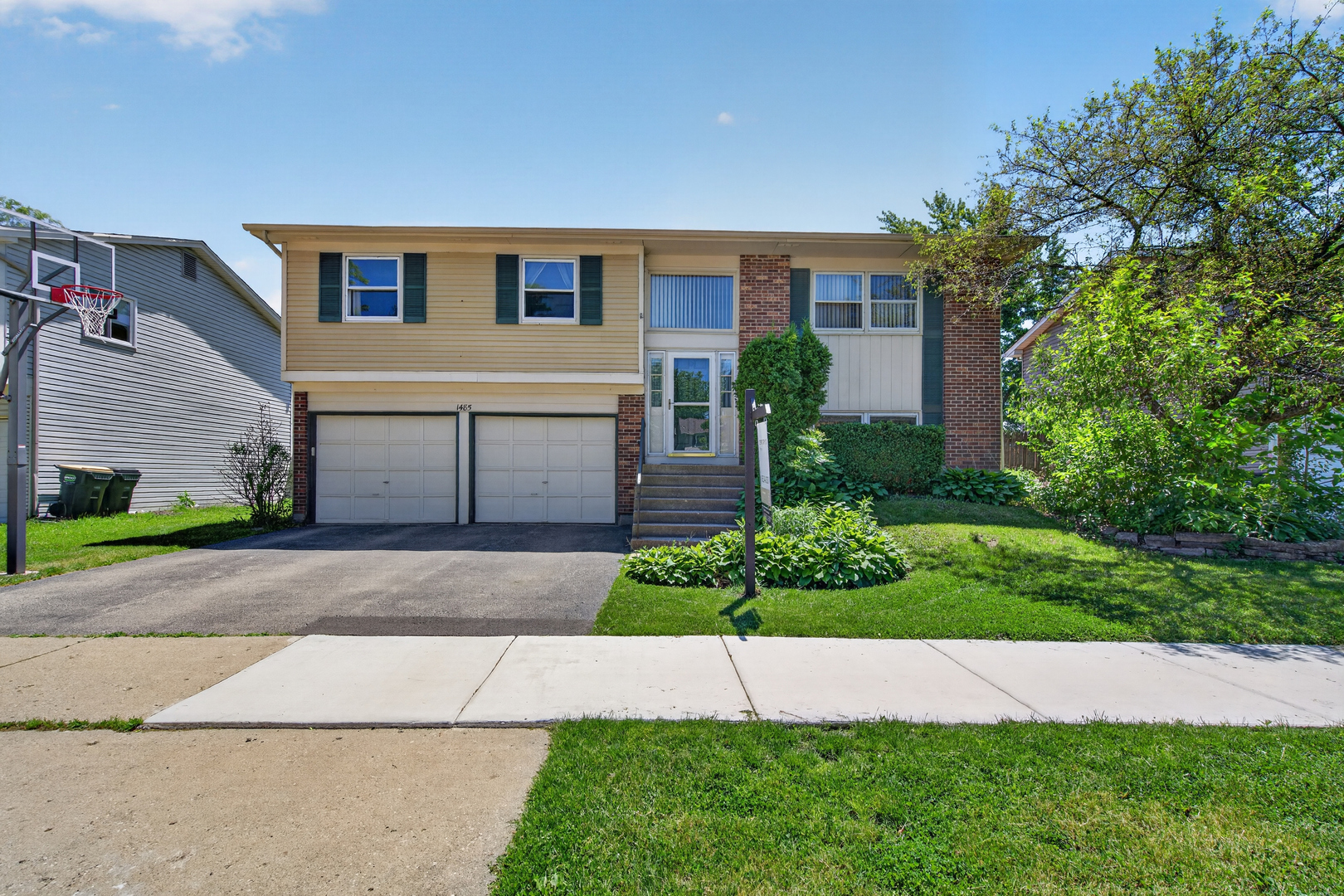 Homes for sale in Hoffman Estates, IL | 1485 Westbury Dr, Hoffman Estates, IL 60192 | MLS# 12659834
