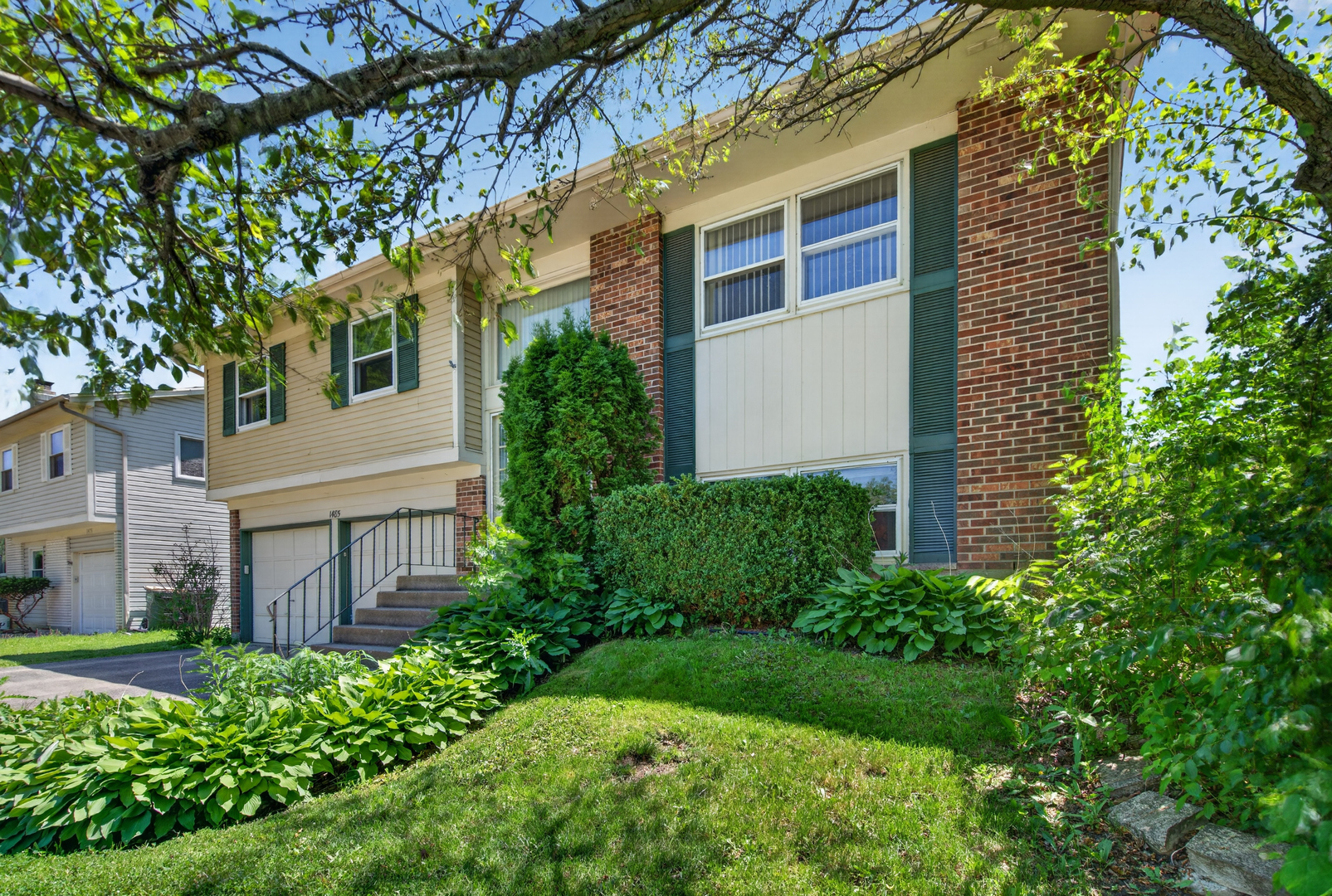 Homes for sale in Hoffman Estates, IL | 1485 Westbury Dr, Hoffman Estates, IL 60192 | MLS# 12659834