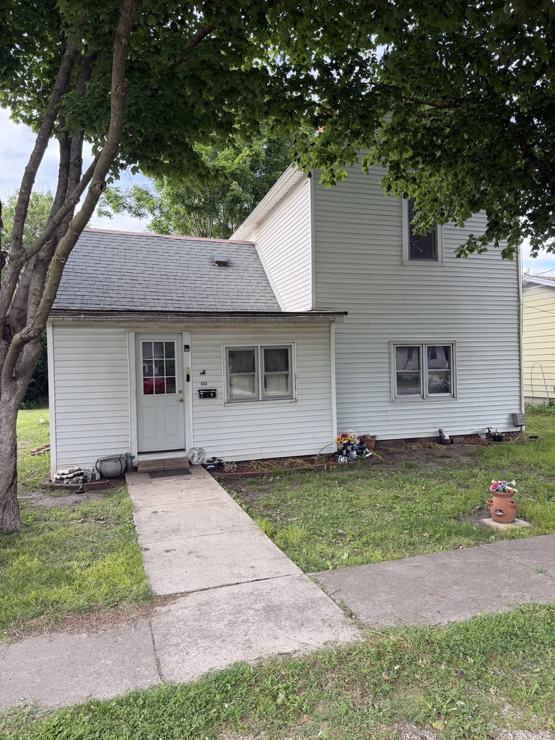 Homes for sale in Fairbury, IL | 602 E Locust St, Fairbury, IL 61739 | MLS# 12660034