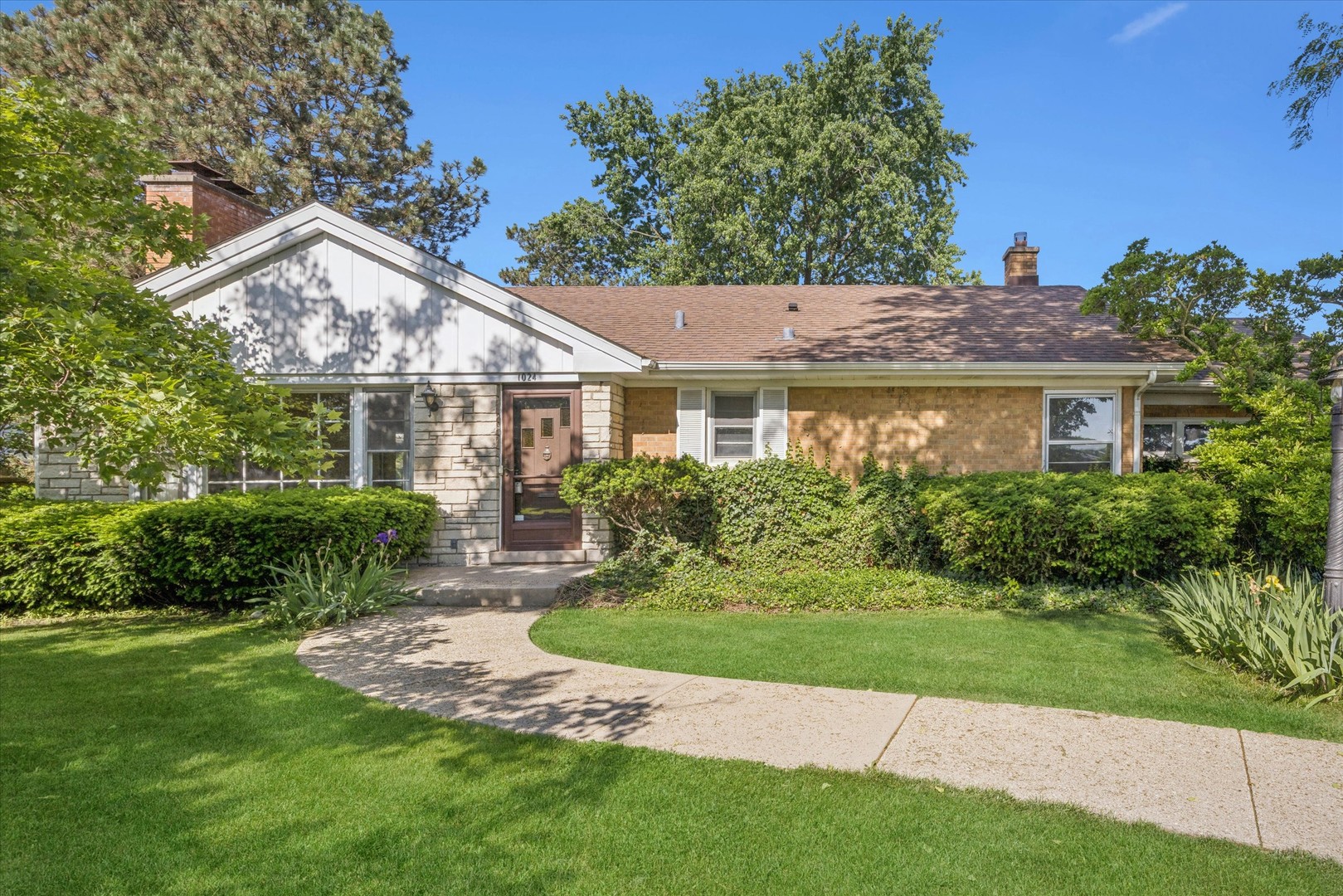Homes for sale in La Grange, IL | 1024 S Spring Ave, La Grange, IL 60525 | MLS# 12660170