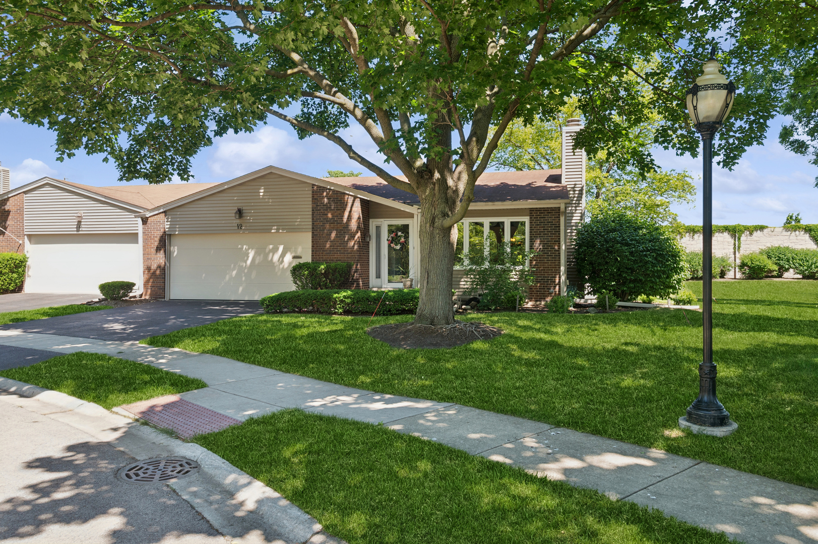 Homes for sale in Naperville, IL | 12 Pebblewood Trl, Naperville, IL 60563 | MLS# 12660201