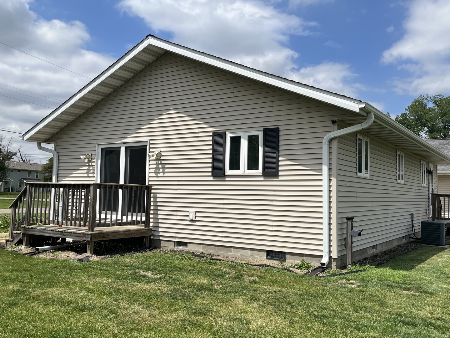 Homes for sale in Kewanee, IL | 1043 W Mill St, Kewanee, IL 61443 | MLS# 12660208