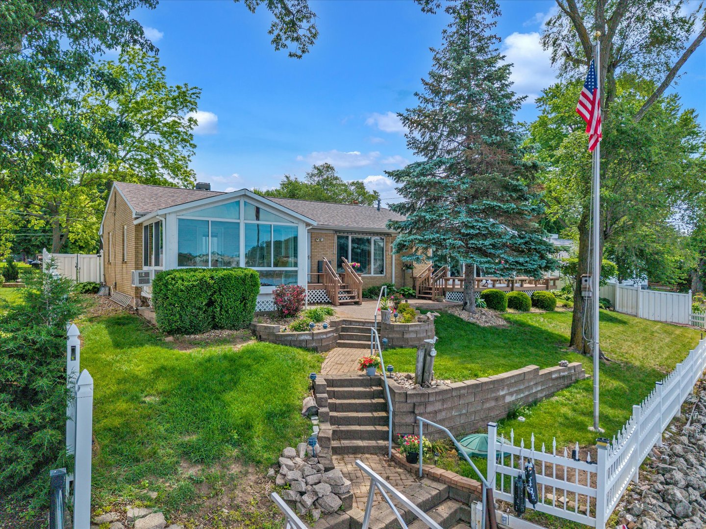 Homes for sale in Port Byron, IL | 809 N River Dr, Port Byron, IL 61275 | MLS# 12660221