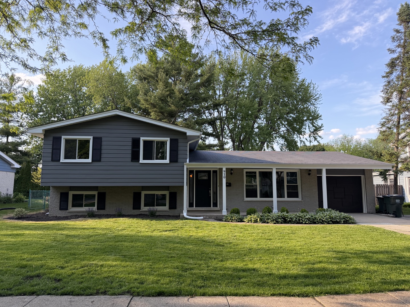 Homes for sale in Libertyville, IL | 910 Fairlawn Ave, Libertyville, IL 60048 | MLS# 12660469