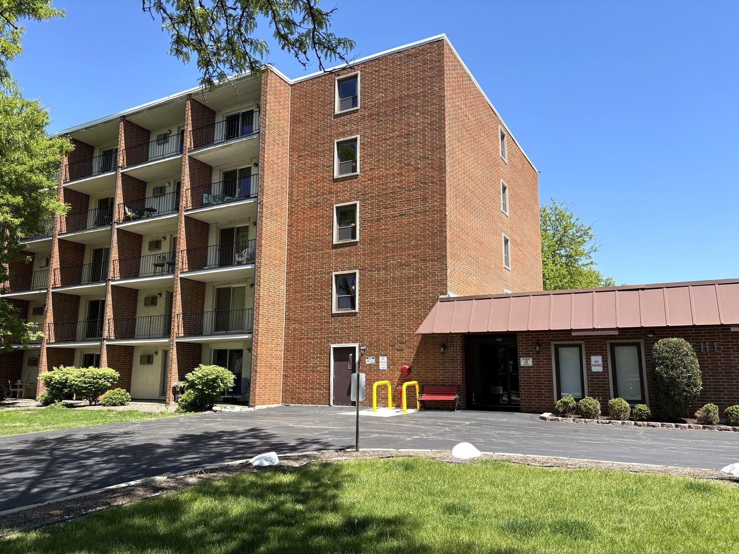 Homes for sale in Elmhurst, IL | 255 S West Ave #403, Elmhurst, IL 60126 | MLS# 12660511