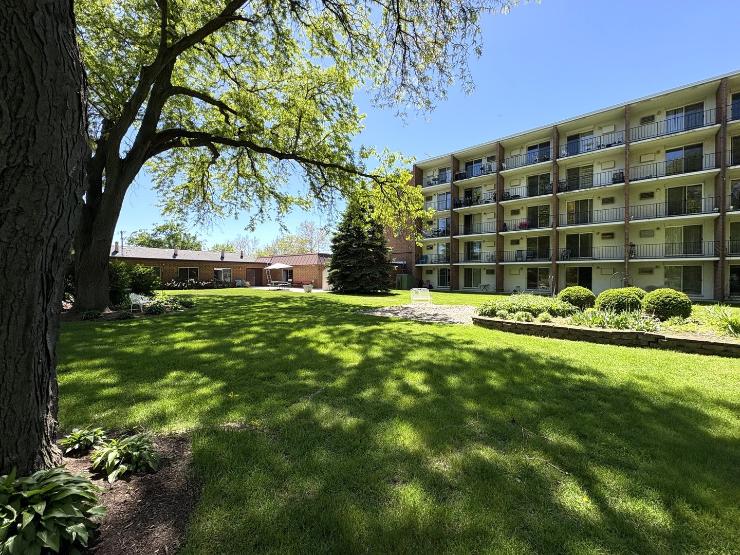 Homes for sale in Elmhurst, IL | 255 S West Avenue, Elmhurst, IL 60126 | Houzeo