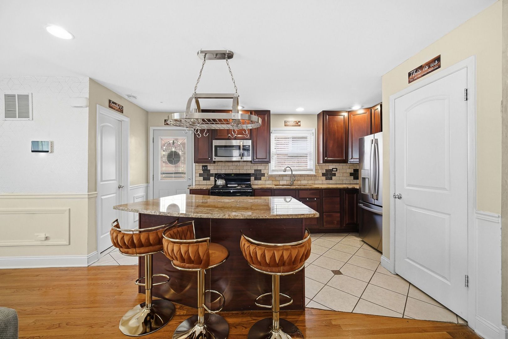 Homes for sale in Chicago, IL | 2605 W 83Rd Pl, Chicago, IL 60652 | MLS# 12660983