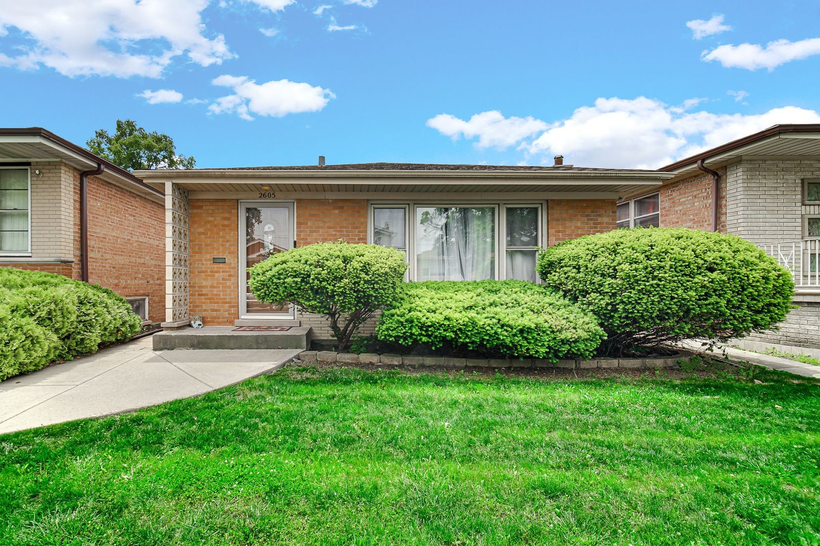 Homes for sale in Chicago, IL | 2605 W 83rd Pl, Chicago, IL 60652 | MLS# 12660983