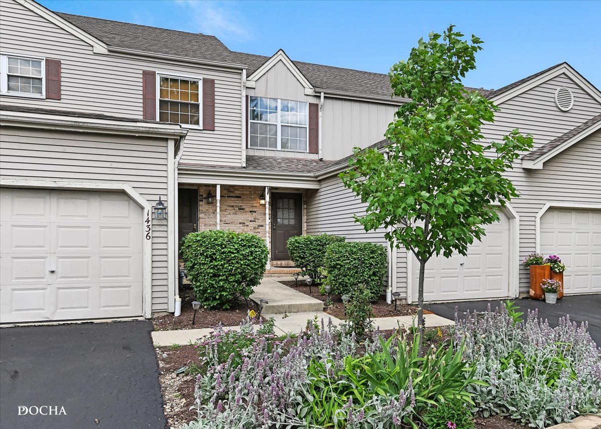 Homes for sale in Aurora, IL | 1440 Foxcroft Dr, Aurora, IL 60506 | MLS# 12661022
