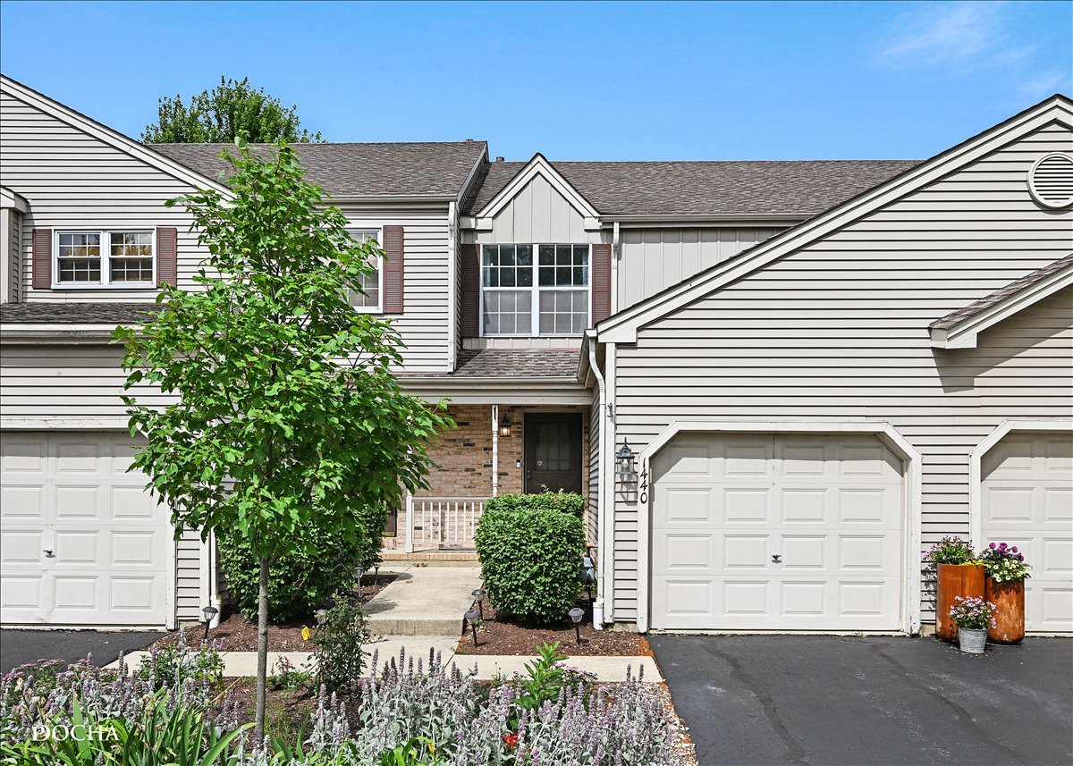 Homes for sale in Aurora, IL | 1440 Foxcroft Dr, Aurora, IL 60506 | MLS# 12661022