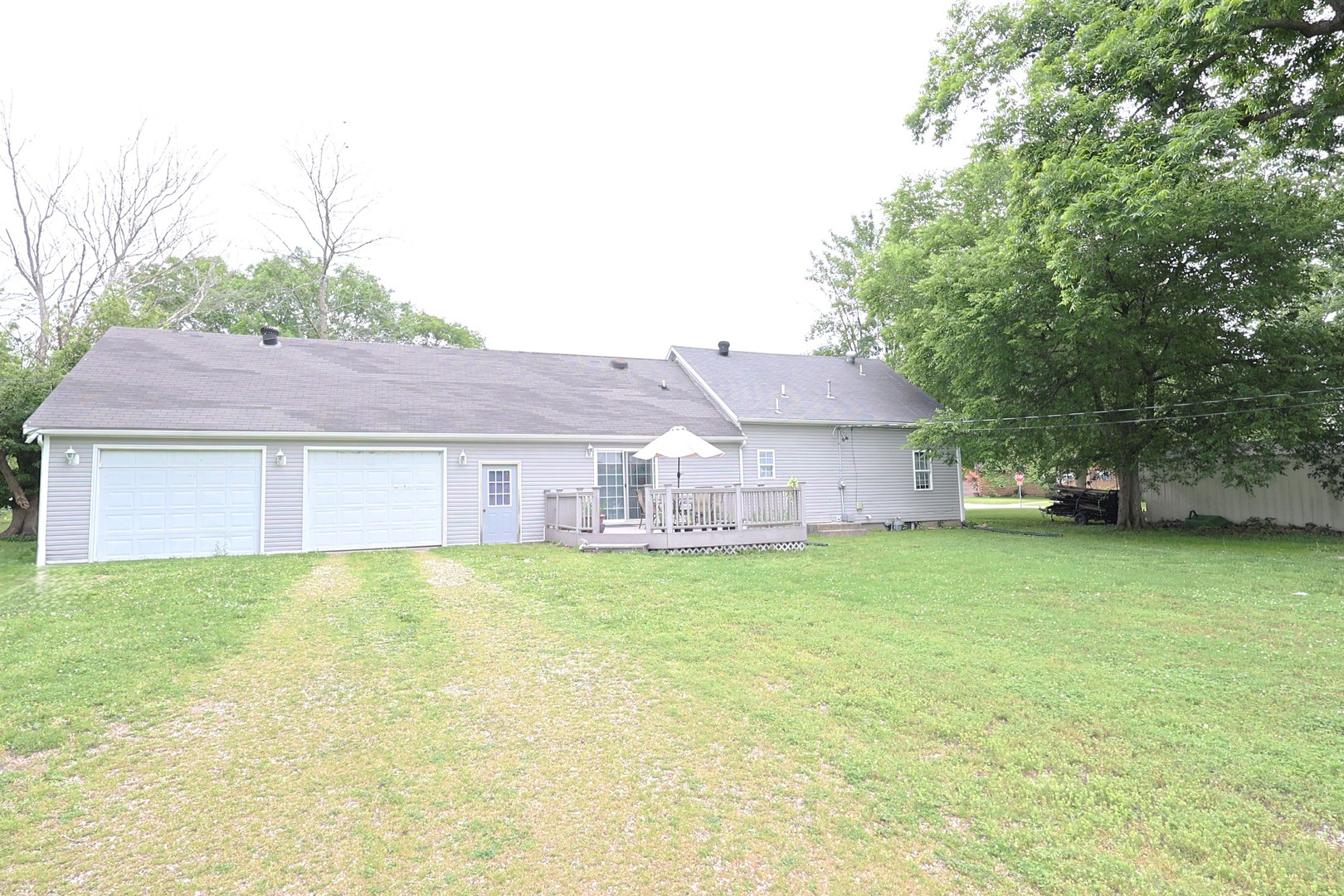 Homes for sale in Carlyle, IL | 230 Fairfax St, Carlyle, IL 62231 | MLS# 12661045