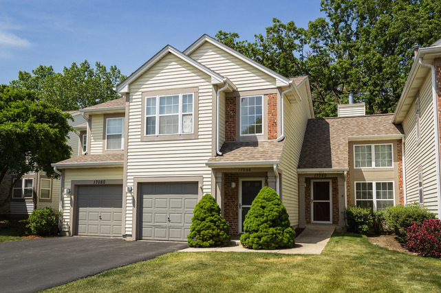 Homes for sale in Libertyville, IL | 17080 W Cunningham Ct, Libertyville, IL 60048 | MLS# 12661295