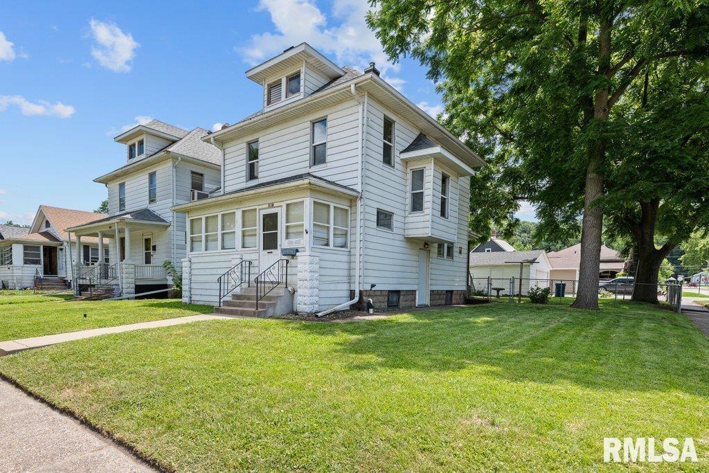 Homes for sale in East Moline, IL | 204 15Th Ave, East Moline, IL 61244 | MLS# 12661477