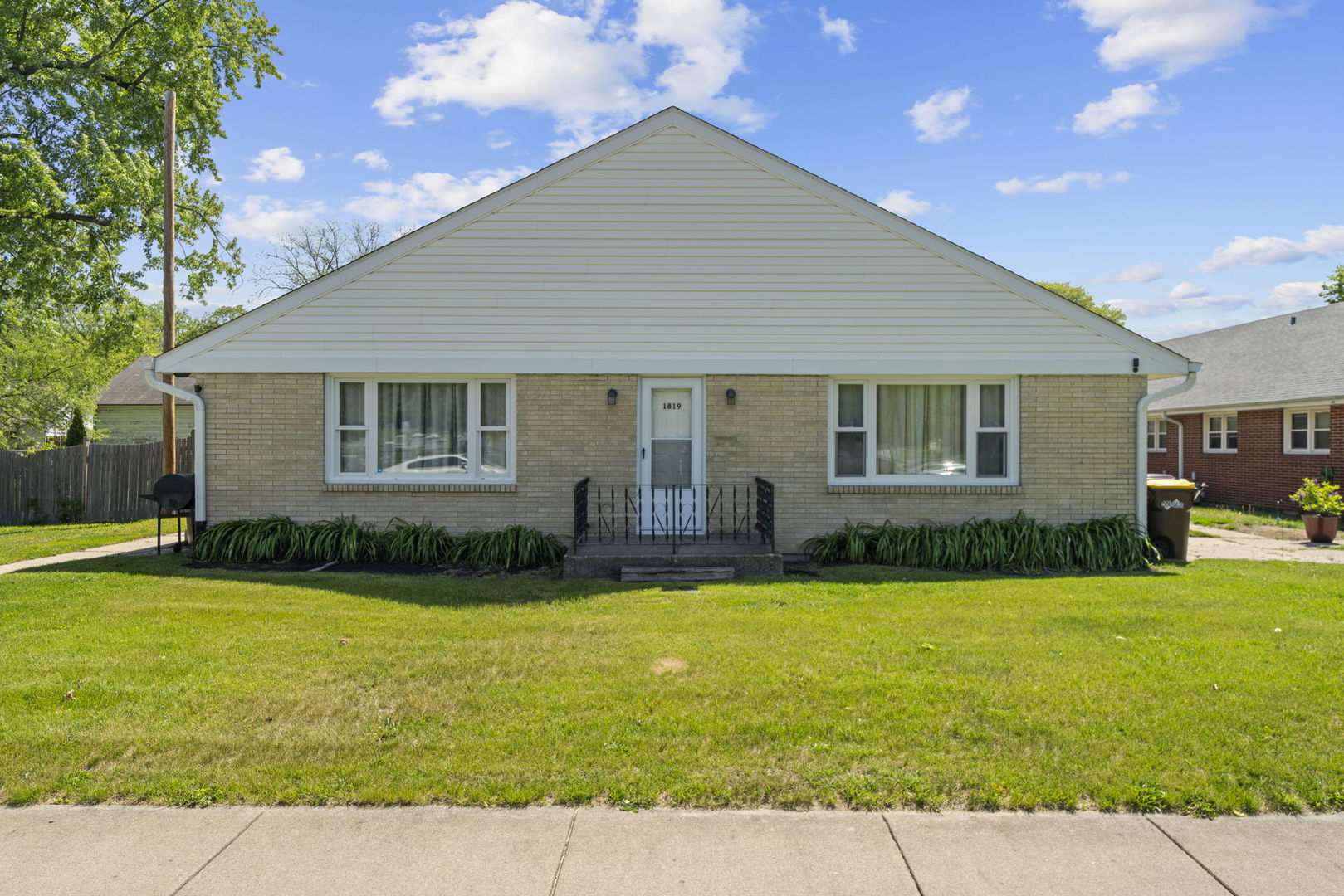 Homes for sale in Rockford, IL | 1819 Logan St, Rockford, IL 61103 | MLS# 12661655