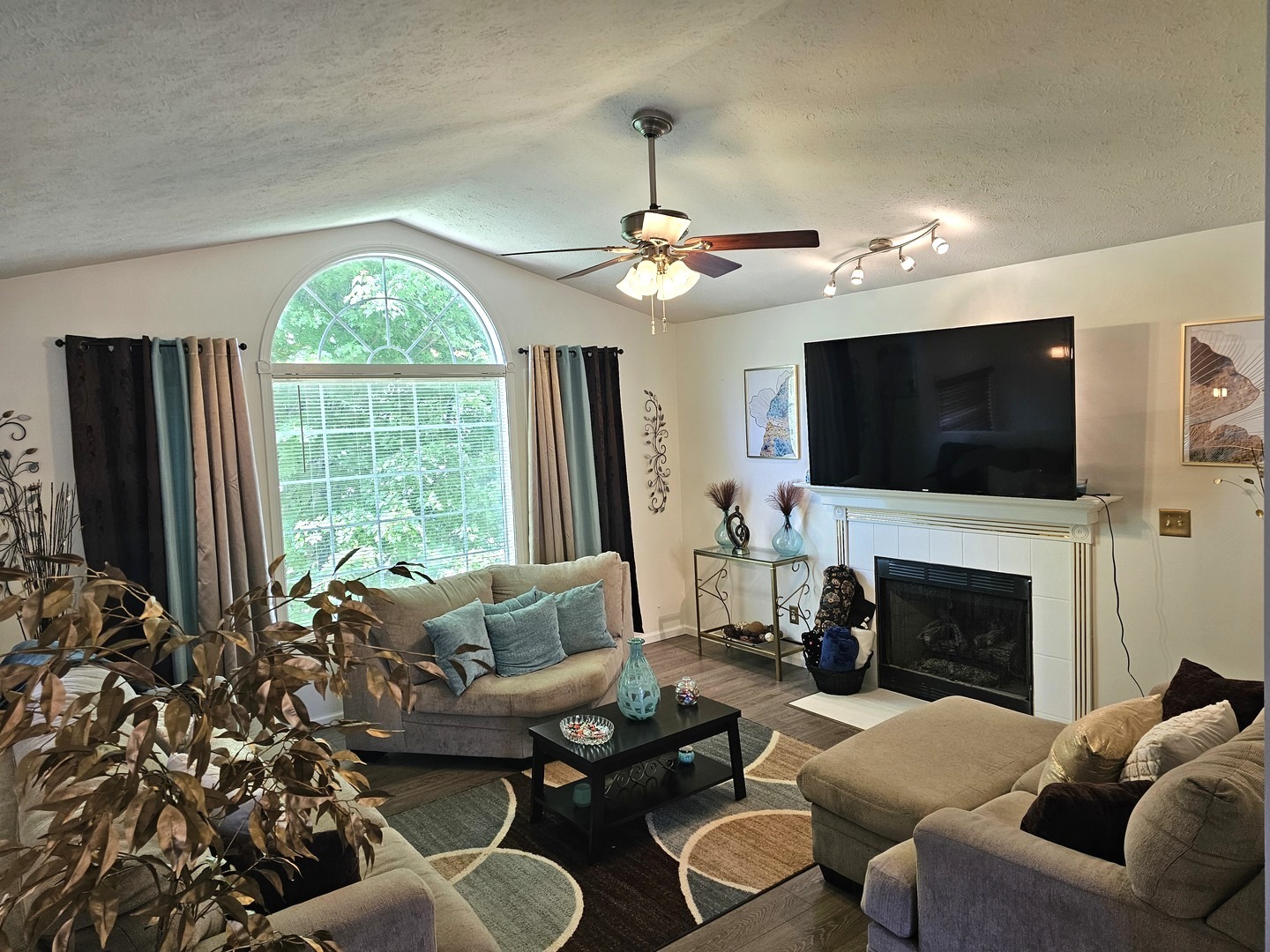 Homes for sale in Poplar Grove, IL | 407 Staffordshire Dr, Poplar Grove, IL 61065 | MLS# 12661661