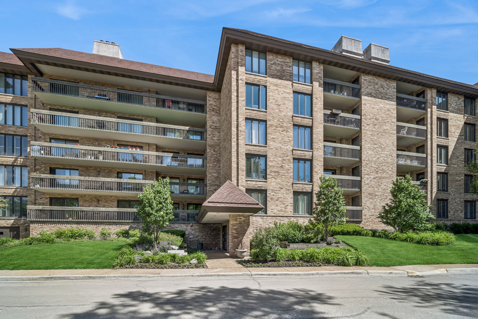 Homes for sale in Northbrook, IL | 1621 Mission Hills Rd #404, Northbrook, IL 60062 | MLS# 12661728