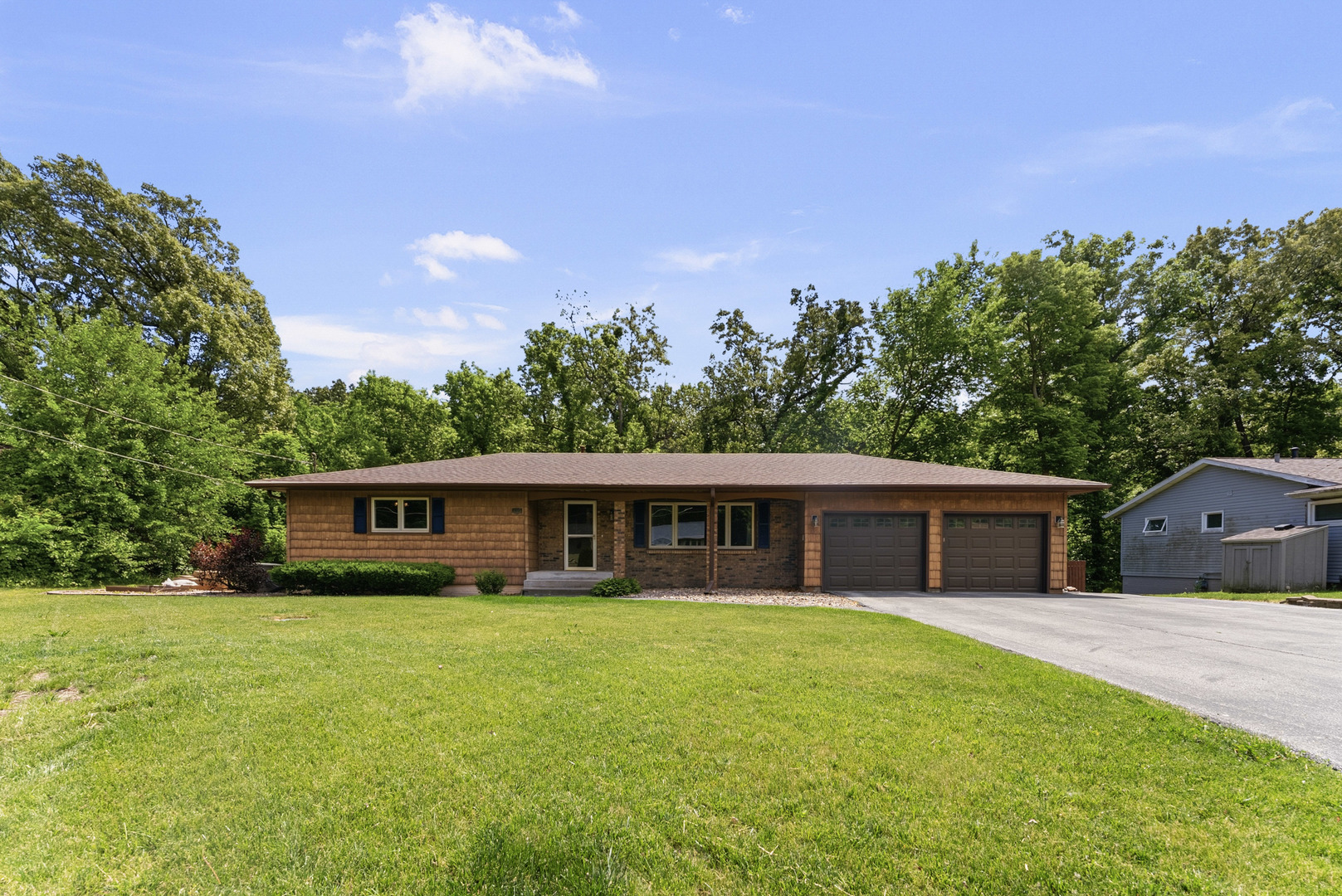 Homes for sale in Coal Valley, IL | 8145 54th Street Ct, Coal Valley, IL 61240 | MLS# 12661802
