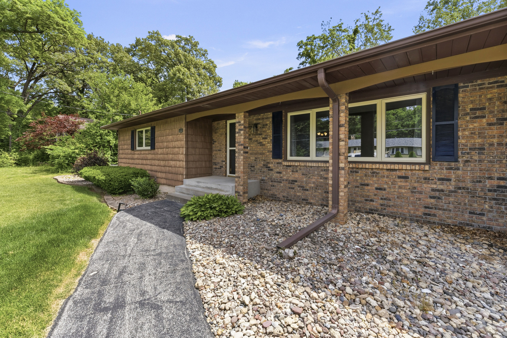 Homes for sale in Coal Valley, IL | 8145 54Th Street Ct, Coal Valley, IL 61240 | MLS# 12661802