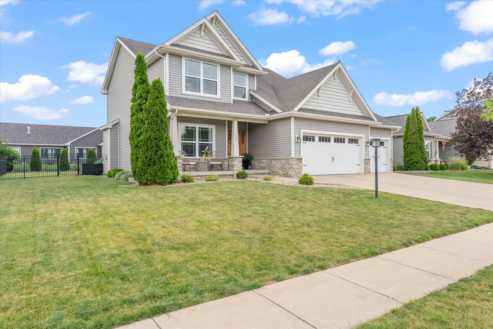 Homes for sale in Mahomet, IL | 1107 Farm Lake Dr, Mahomet, IL 61853 | MLS# 12661897