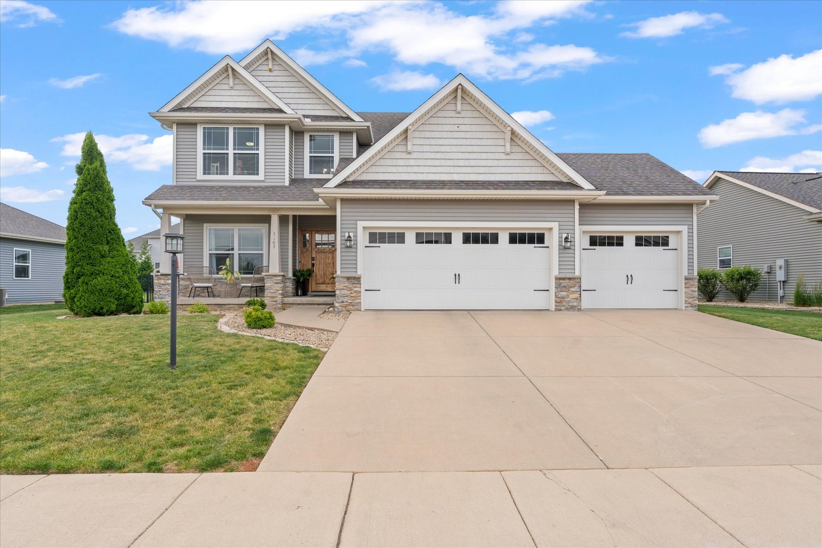 Homes for sale in Mahomet, IL | 1107 Farm Lake Dr, Mahomet, IL 61853 | MLS# 12661897