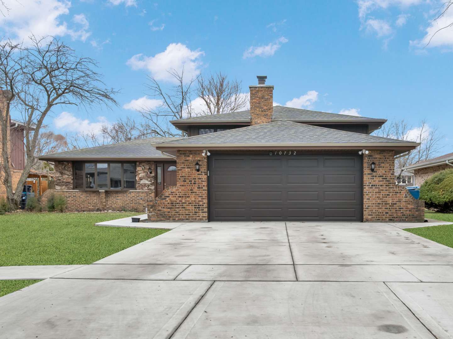 Homes for sale in Palos Hills, IL | 10732 S Meadow Ln, Palos Hills, IL 60465 | MLS# 12661971