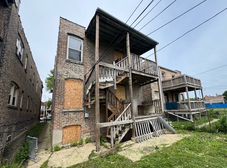 Homes for sale in Chicago, IL | 4821 W Washington Blvd, Chicago, IL 60644 | MLS# 12661985
