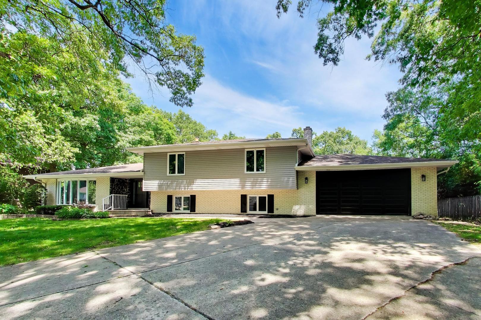 Homes for sale in Burr Ridge, IL | 16w250 93rd Pl, Burr Ridge, IL 60527 | MLS# 12662025
